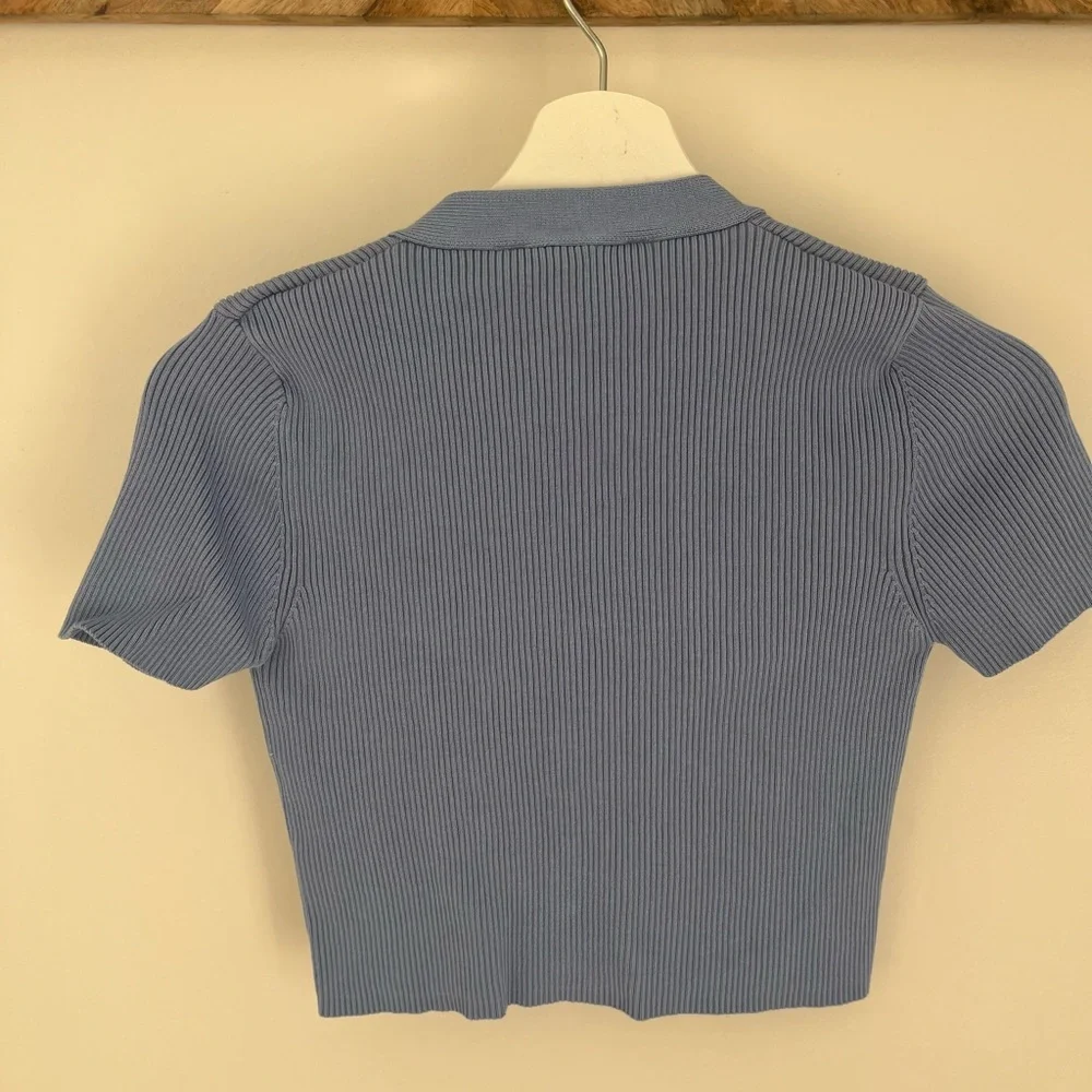 Zara Gray Ribbed Button-Down V-Neck Top - Picture 2 of 2